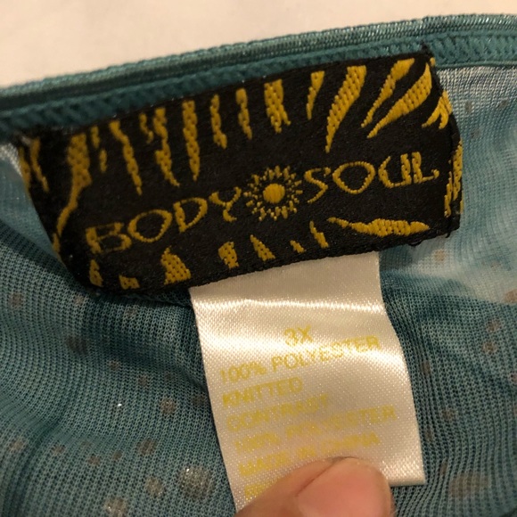 Woman - Picture 4 of 5